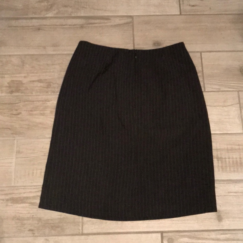 ⬇️PIN STRIPE MINI SKIRT - Picture 3 of 4